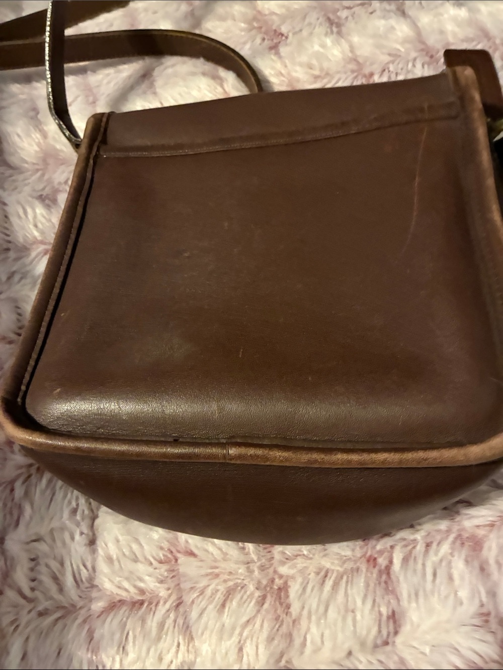 Vintage Coach Brown Leather Crossbody with Gold turn lock - Picture 5 of 7